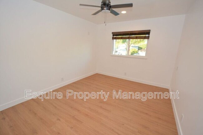 Building Photo - 729 Mardigras Ct