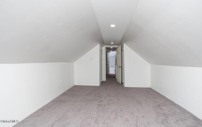 Building Photo - 1538 Nott St