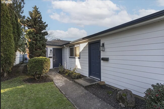 Building Photo - Ready Now - Just A Birdie Away from Rose City Golf Course!
