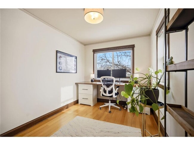 Building Photo - 241 Russell Ave S