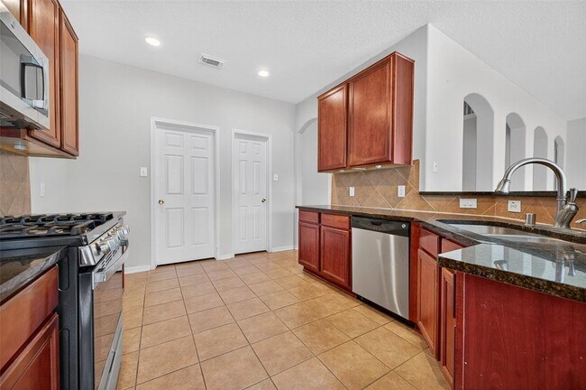 Building Photo - 15411 Redbud Dale Ct