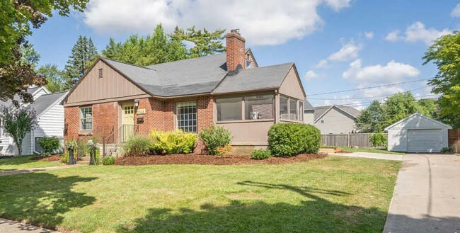Building Photo - East Grand Rapids Gem: 4-Bedroom, 2-Bath Updated Home for Rent!