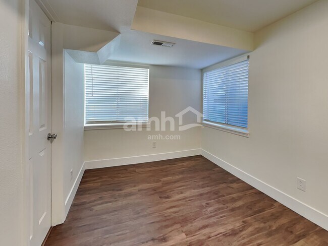 Building Photo - 7220 Grand Cascade Point