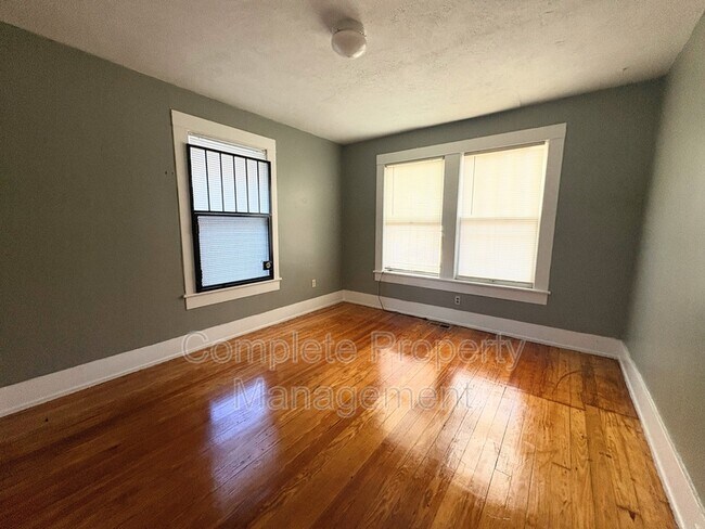 Building Photo - 8149 1st Ave S