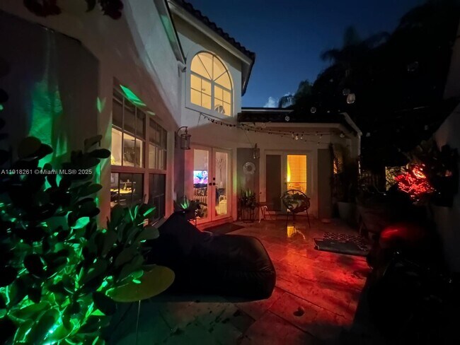 Building Photo - 3070 Allamanda St