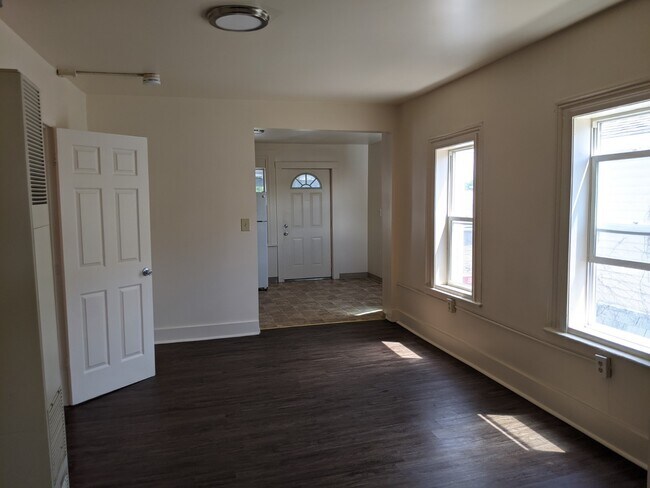 Building Photo - 84 Main St