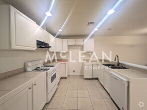 Building Photo - *$500 MOVE IN SPECIAL* 3 Bedroom, 2 Bath D...