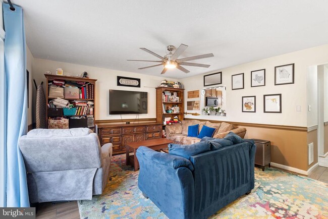 Building Photo - 520 Kingdom Ct