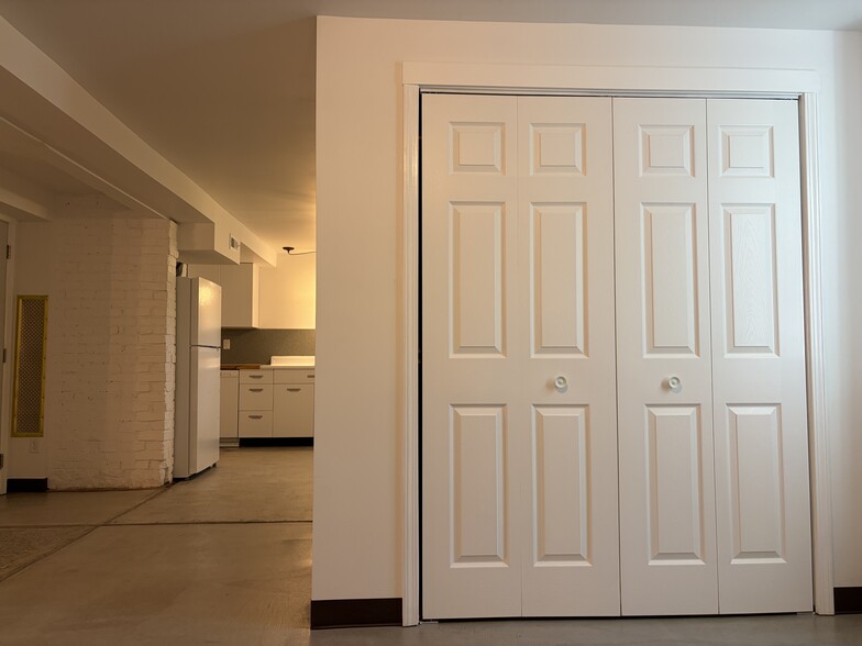 Building Photo - 1530 S 4th St