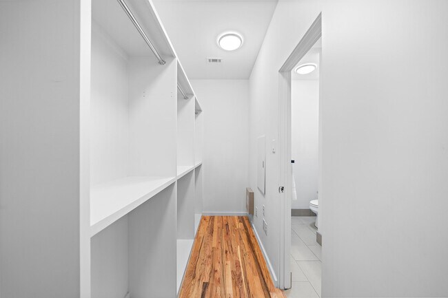 Building Photo - 105 Willard St