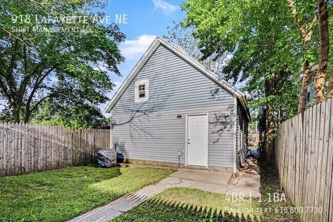 Building Photo - 918 Lafayette Ave NE