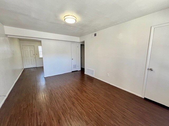 Building Photo - 920 N Leverett Ave