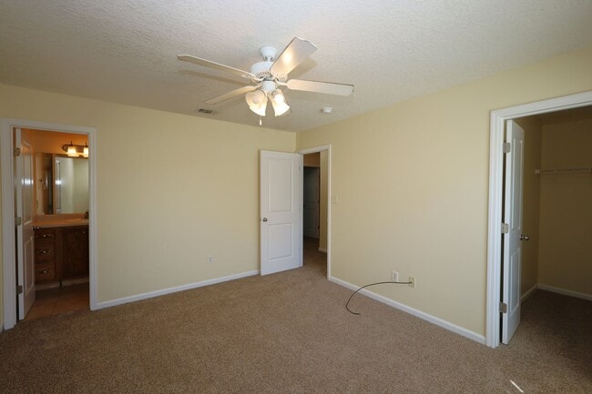 Building Photo - 1801-B Chestnut Dr.