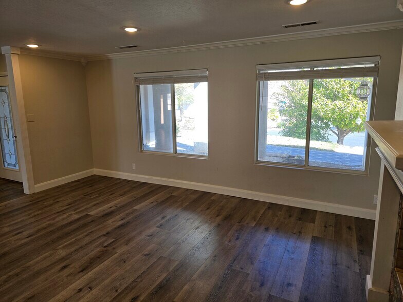 Great Room (Living/Dining) - 389 N Donlee Dr