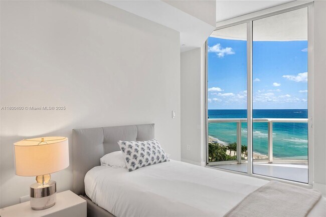 Building Photo - 16001 Collins Ave
