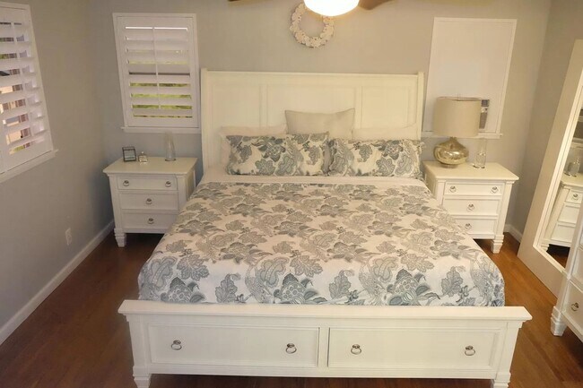 Building Photo - Spacious, Stylish, and Perfect for Enterta...