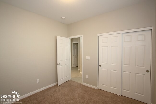 Building Photo - Beautifully Updated 4Bdm 3Ba Two-Story Home Located in the Heart of Southern Highlands! - MI Special