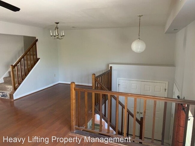 Building Photo - 3 br, 2.5 bath House - 6105 Spring Knoll Dr