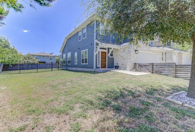 Building Photo - 2117 Maxwell Ln