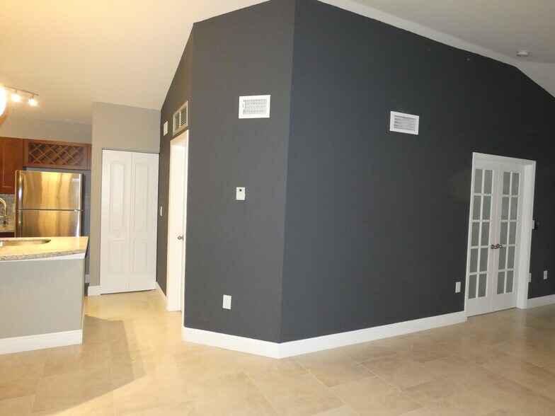 Building Photo - 2851 N Oakland Forest Dr