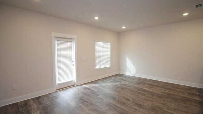 Building Photo - 1635 Iroquois Ct