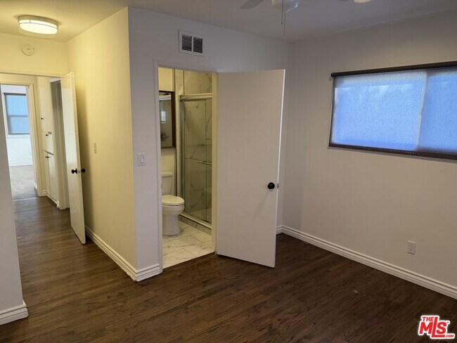 Building Photo - 6139 Tampa Ave