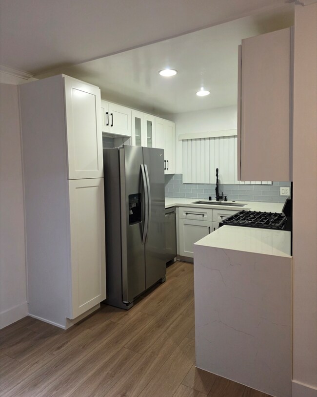 Building Photo - 21500 Burbank Blvd