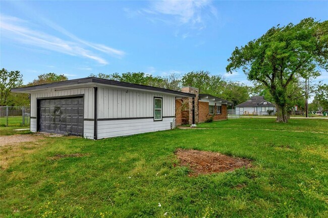 Building Photo - 9010 Freeland St
