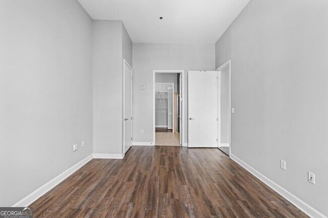 Building Photo - 711 Cosmopolitan Dr NE