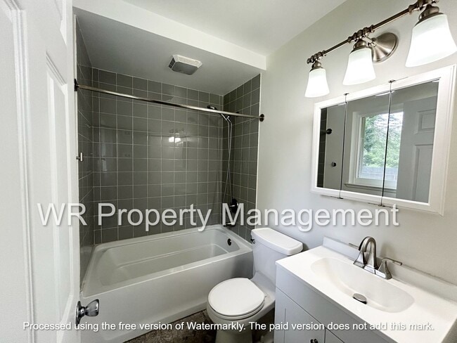 Building Photo - 3 Bed 2 Bath Ranch in Lambertville for Rent