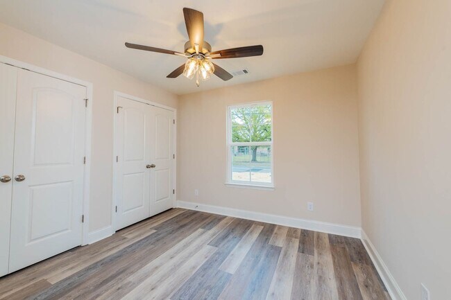 Building Photo - 122 Tabor Dr