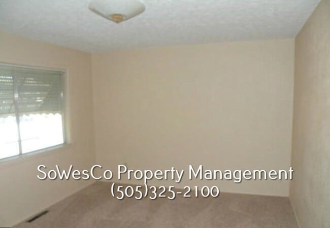 Building Photo - Three Bedroom Two Bath Home with Two Car Garage