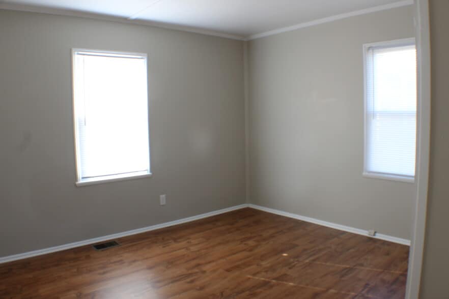 1st bedroom - 3502 N Sterling Ave