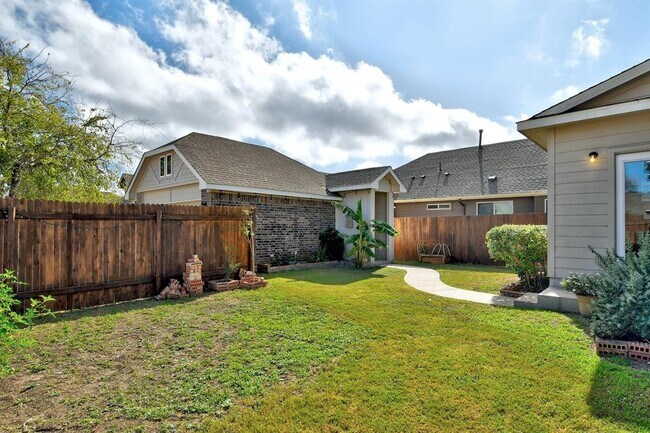 Building Photo - 518 Stonewood Ln
