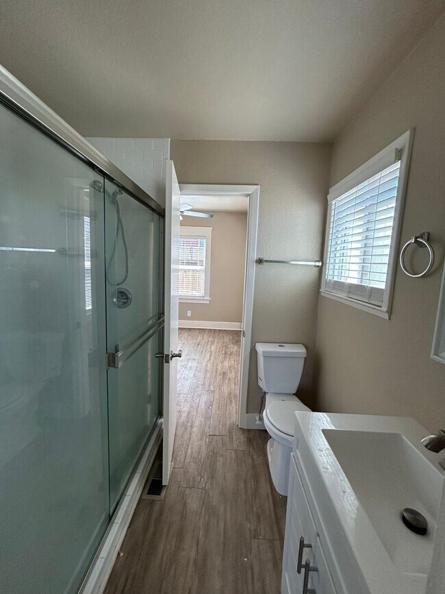 Building Photo - 2 Bed/1 Bath Home Near Downtown Lodi