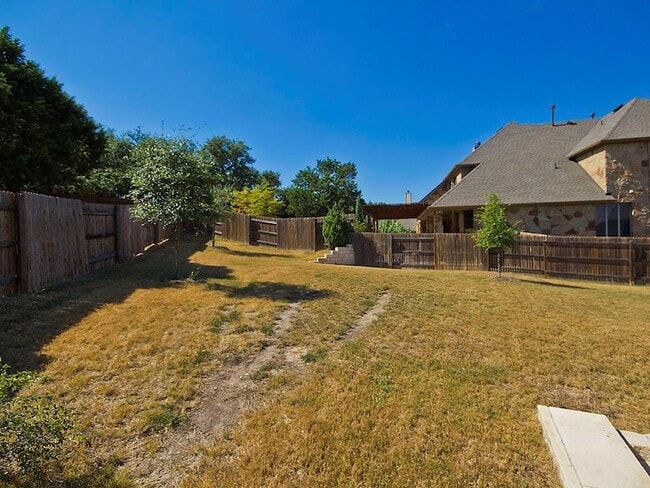 Building Photo - 271 Longmont Ln