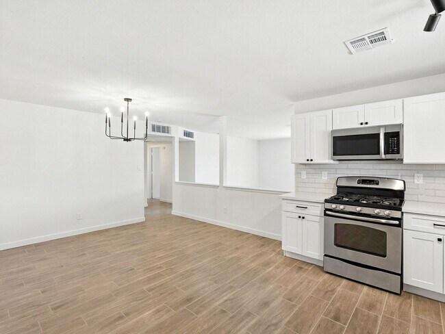 Building Photo - Fully upgraded home with garage!