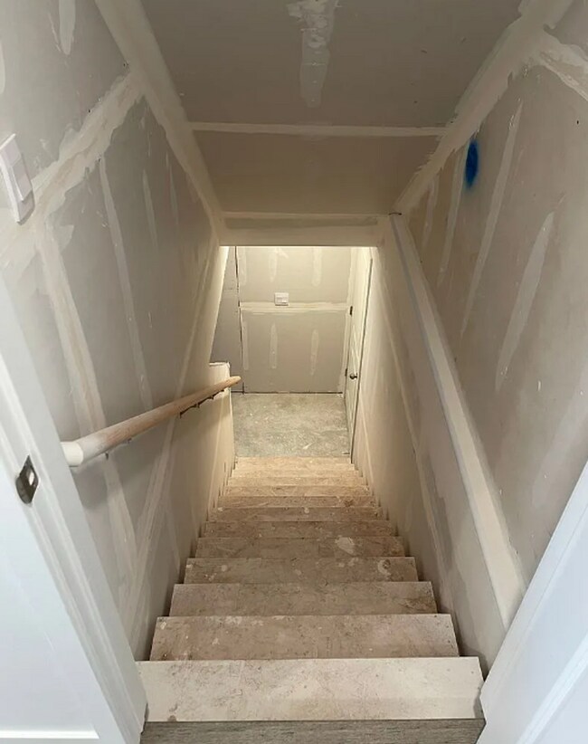 Building Photo - Spacious 3 Bedroom 2.5 Bathroom End Unit in Cedar City!