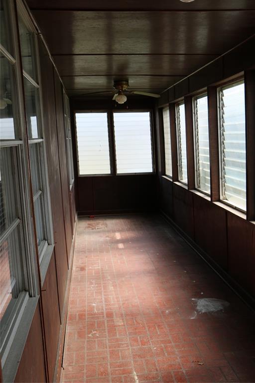 Building Photo - 502 W 8th St