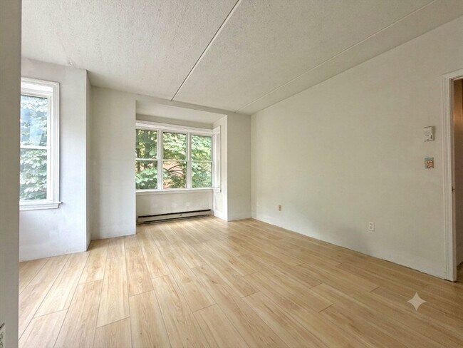 Building Photo - 26 Ellingwood St