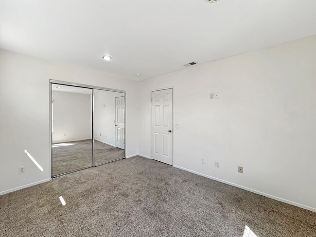 Building Photo - Beautiful 5BD/3BA House in Otay Ranch W/ W...