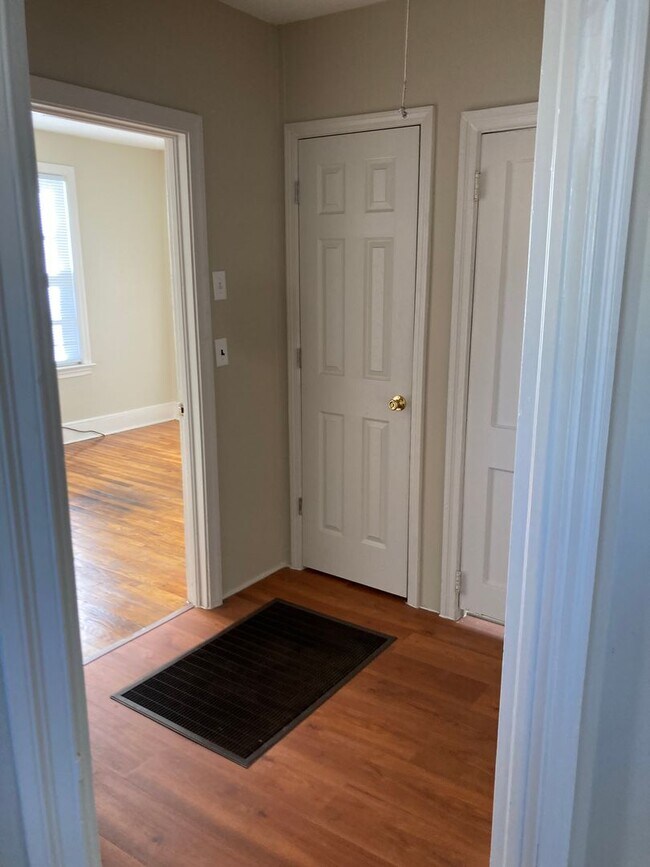 Building Photo - 2 Bedroom House in West Columbia Available for Rent Now