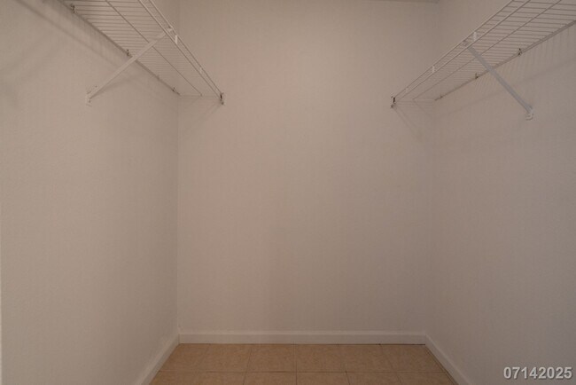 Building Photo - 3Bd, 2Ba Condo in Lombard Way, Ewa Gentry