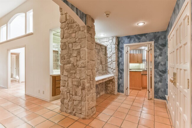 Building Photo - 1 Cadena Ct