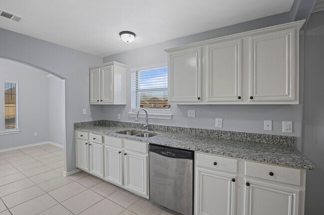 Building Photo - Beautiful Home-3-bedroom, 2-bath residence in Anna