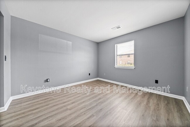 Building Photo - 1937 High St