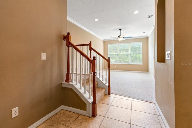 Building Photo - 2052 Park Crescent Dr