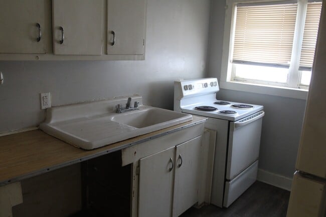 Building Photo - 1008 N McKinley St