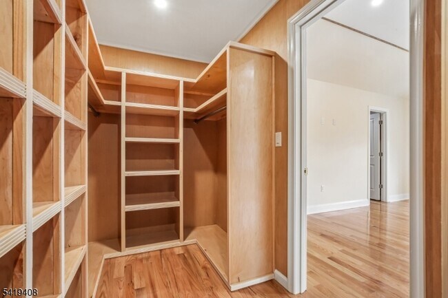 Building Photo - 215 Summit Ave