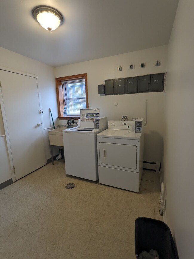 Building Photo - 600 Kungs Way